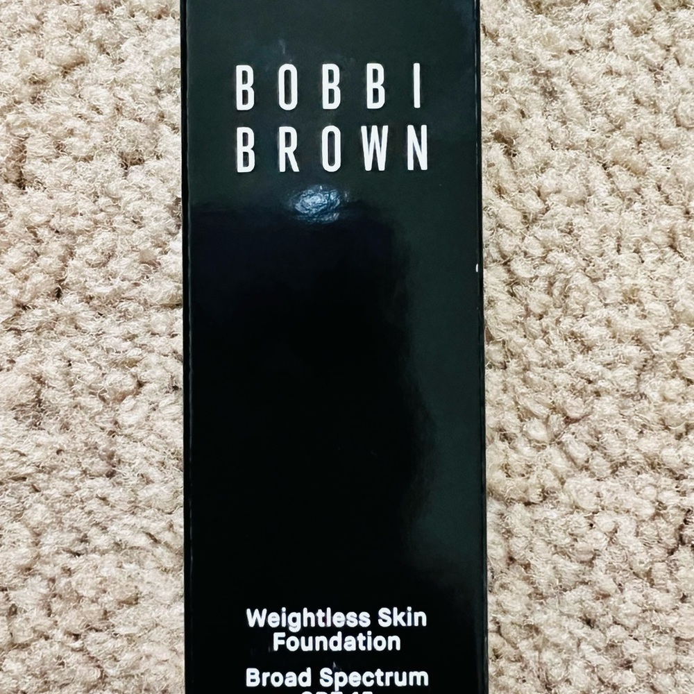 Bobbi Brown Weightless Skin Foundation